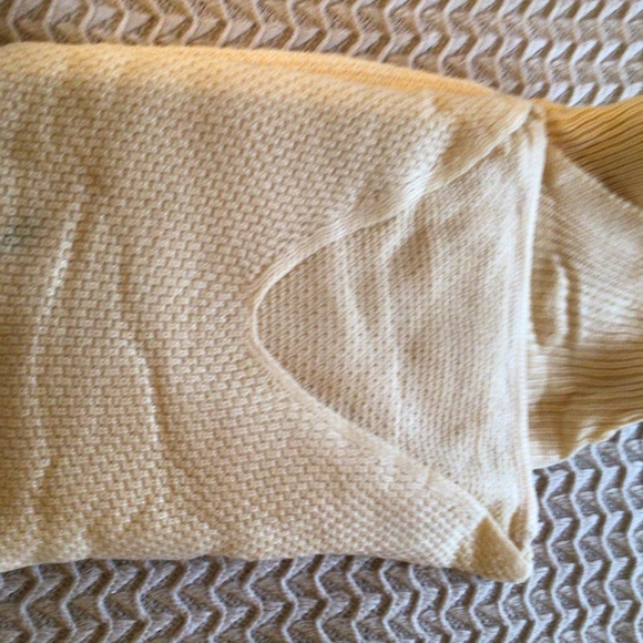 Boutique Khaki oversized rib knit sweater in xl - Picture 4 of 10